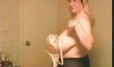 In de kont van een vriendin met een harige nederlandstalige sex films kut