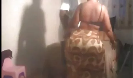 Tante gaf flexibiliteit om zuster ' s nichtje te neuken. partnerruil sex film