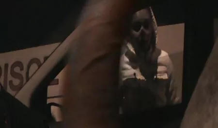 Hooker wordt twee minuten gedwongen sex films gezogen door een lid van de kamer.