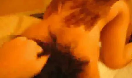 Een youtube sexfilmpjes verleidelijke vrouw neukt een man voor een man met een anale look.