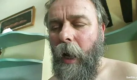 De gebruinde teef sliep met een drukke lange seks films Lesbienne.