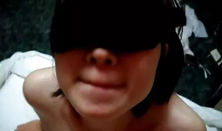 De geit en de prachtige vinger wassen in gratis sex film grote borsten de badkamer.