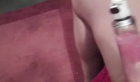 De man werd geatis sex filmpjes betrapt op masturberen en hing rond met sperma in het appartement.