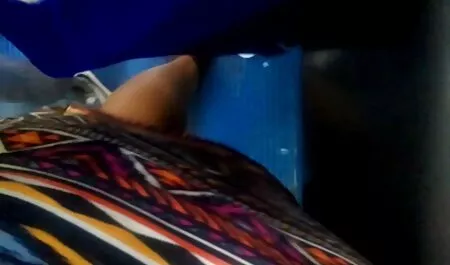 Jong meisje bejaarden sex films in anale plaats door verdomde eigenaar