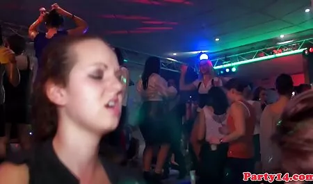 Ik was dronken met de zoon van mijn vriend, en hij seksfilms trio bekritiseerde zijn tante in de kont.