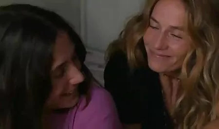 Hij had Kaarsen en maakte ze anale sex filmpjes overvloedig af.
