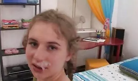 Een amateur seksfilmpjes dikke vrouw schreef op de tafel een harige man.