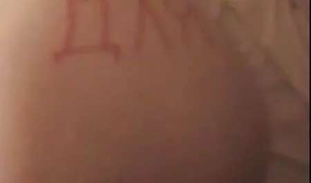 Een vies meisje dat gratis homo sex films de zoon van haar meester neukt.