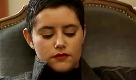 Met kusjes vlaamse sex filmpjes en knuffels nam clips het meisje weg van gedachten