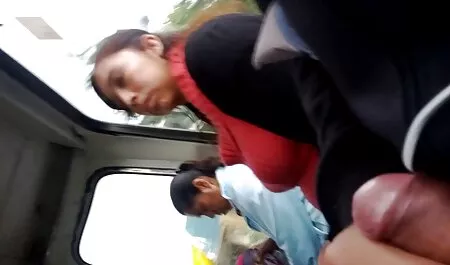 Man als vrouw met vingerwandelingen gedwongen sex films
