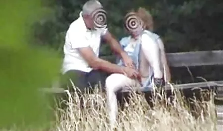 Antonin masturbeert op de keukentafel. marokkaanse sex films