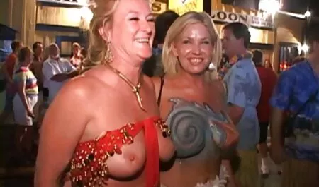 Die hollandse sex films vent legde zijn vriendin in bed en neukte haar lekkere poesje.