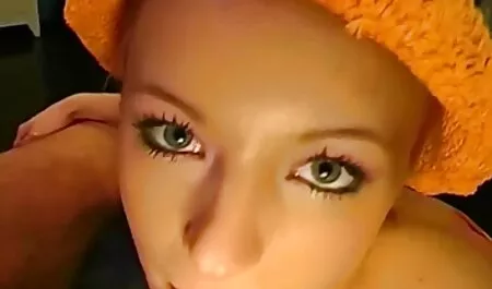Lydia die op een lichaam gratis seksfilms kijken pist