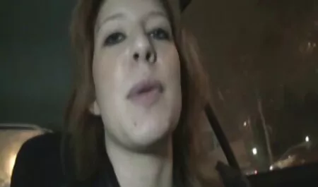 De vrouw zette de bewaker in een ketting en leuke seks filmpjes liet zichzelf exploderen.