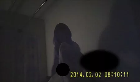 Op de bodem van het bad werd in de kamer free seksfilms geplaatst