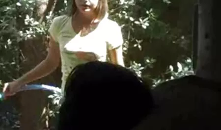 Het moeder en dochter sex films stel had een ochtendorgie met dildo.