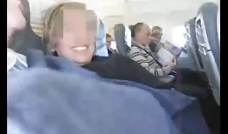 Een youtube seksfilms blonde met een bril.