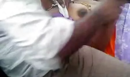 De man werd wakker met een tong sex flims gratis om een kat te wekken voor hij sliep.