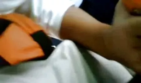 Voor een snack, besloten studenten gratis lesbische sex films van vier om een bende verband te regelen.