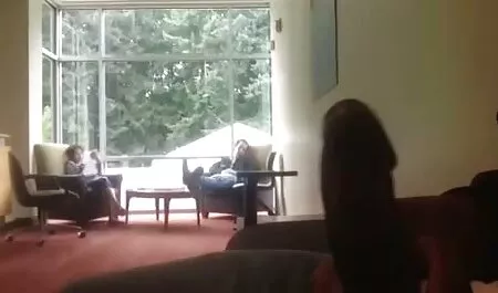 Naakt sex filmpjes meisje op keukentafel tonen