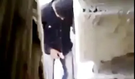 De mannen worden gepakt en geven het aan de gratis sex film oma zwarte man.